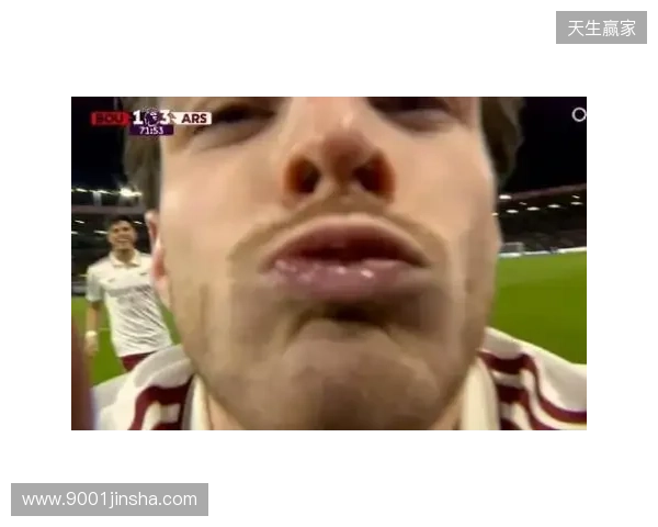 小雷：摄像机都是口水，得管你收费了！赖斯：只是轻吻了一下😂