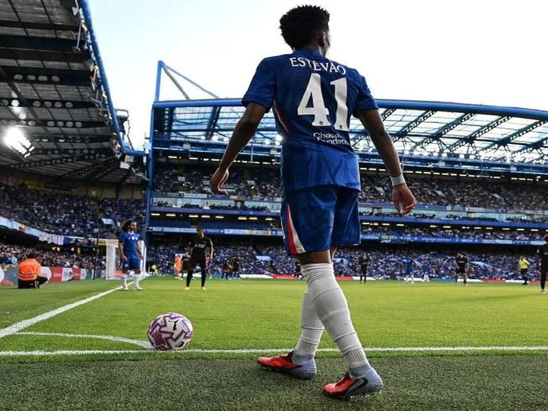 跟队:埃斯特旺参加了切尔西的公开训练,里斯、约恩森缺席